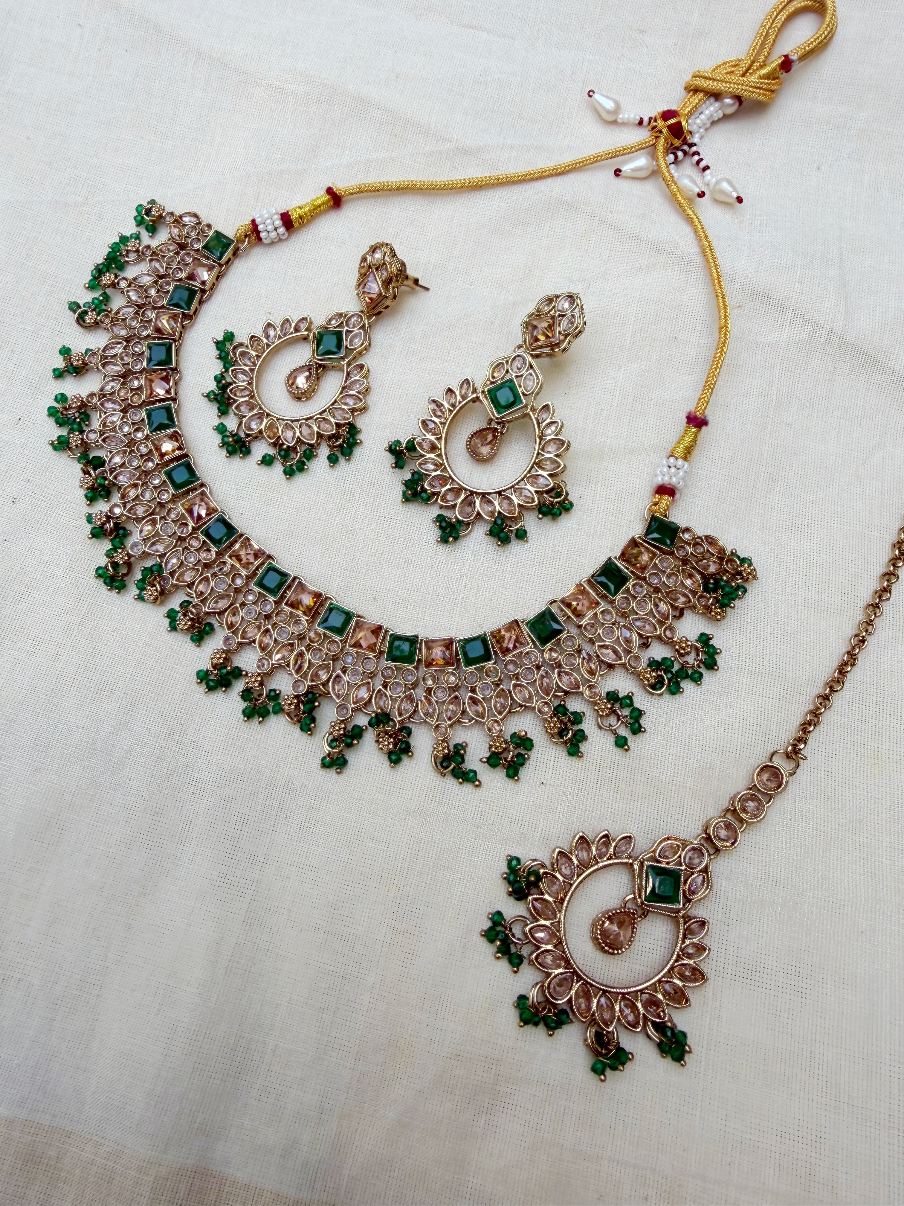 Emarald Kemp Necklace Hover