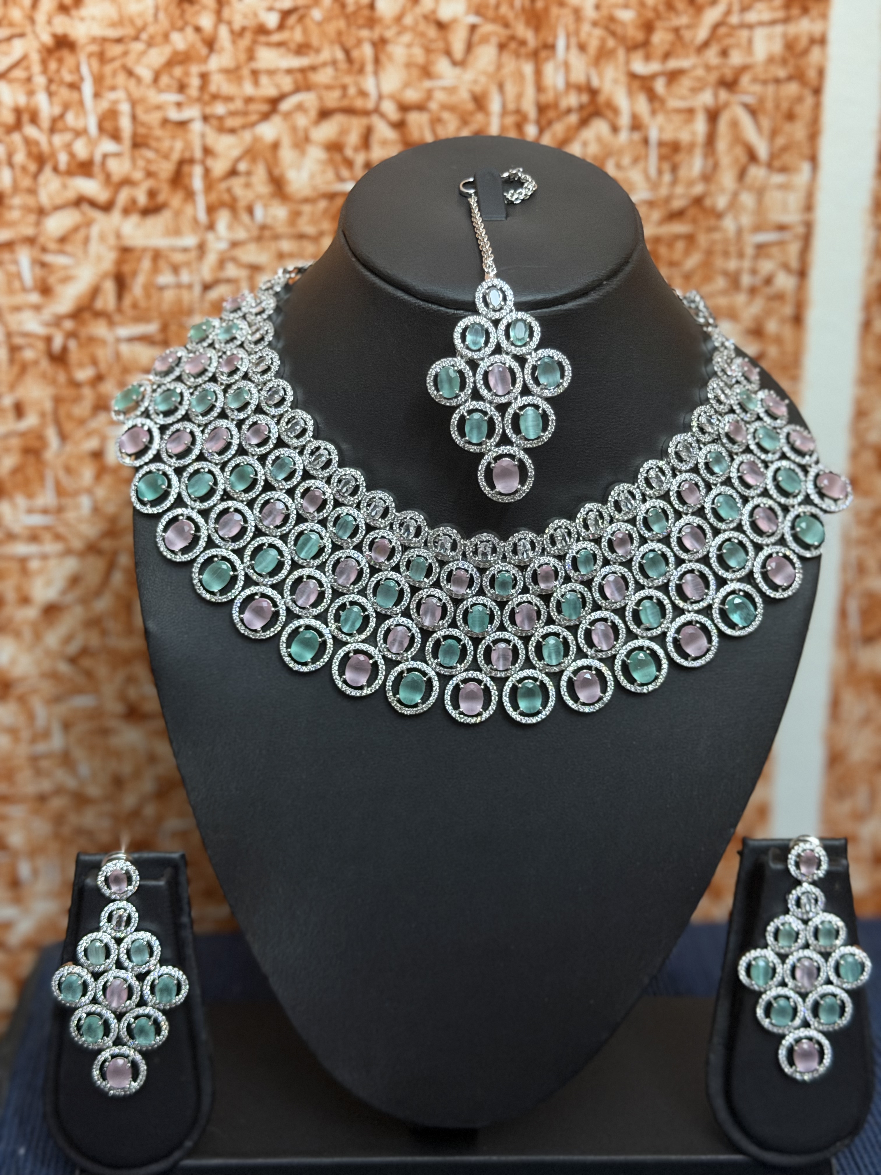 Royal Glow AD Necklace Set