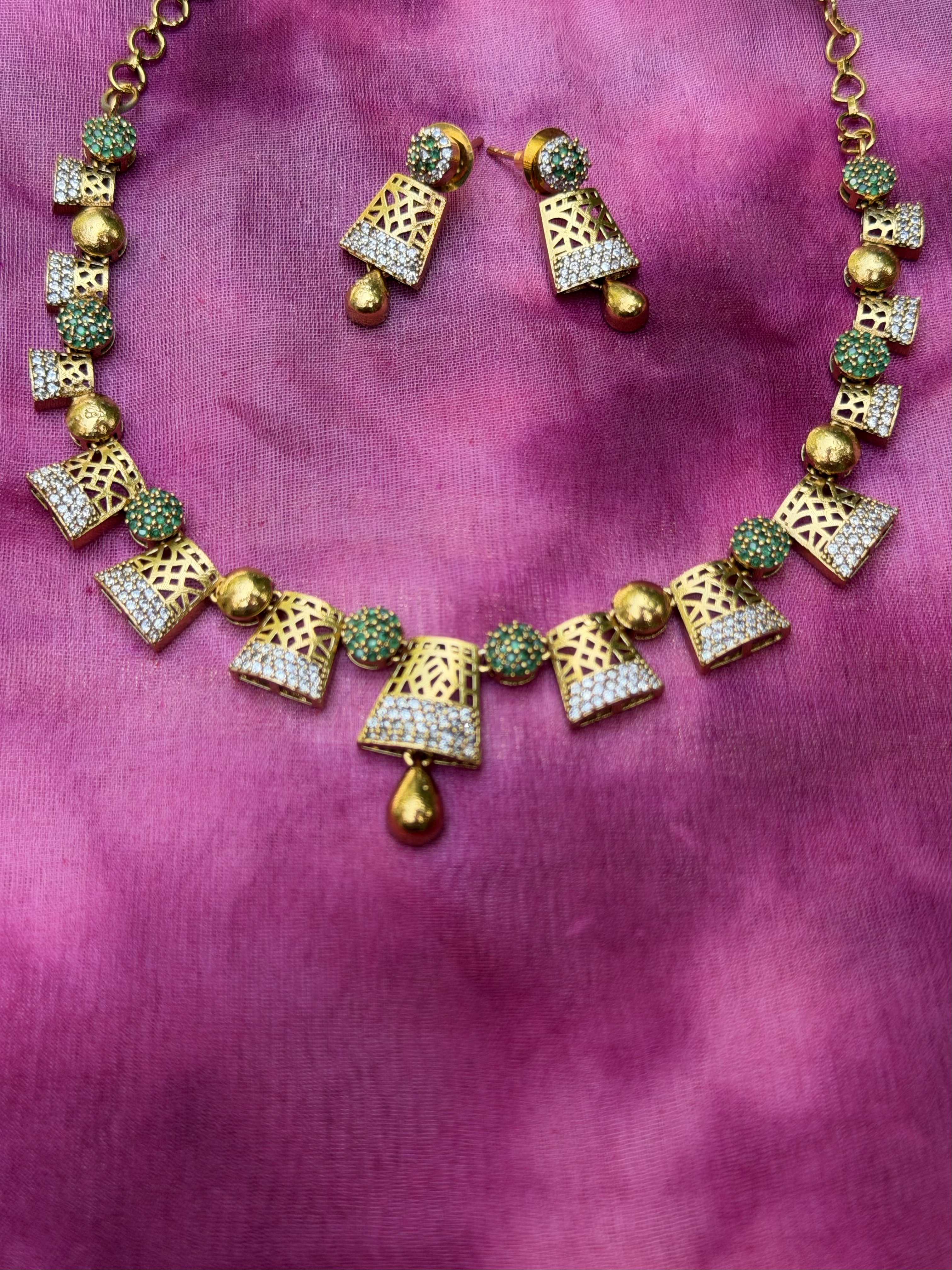 Minimal Gold Drop Necklace Set Hover