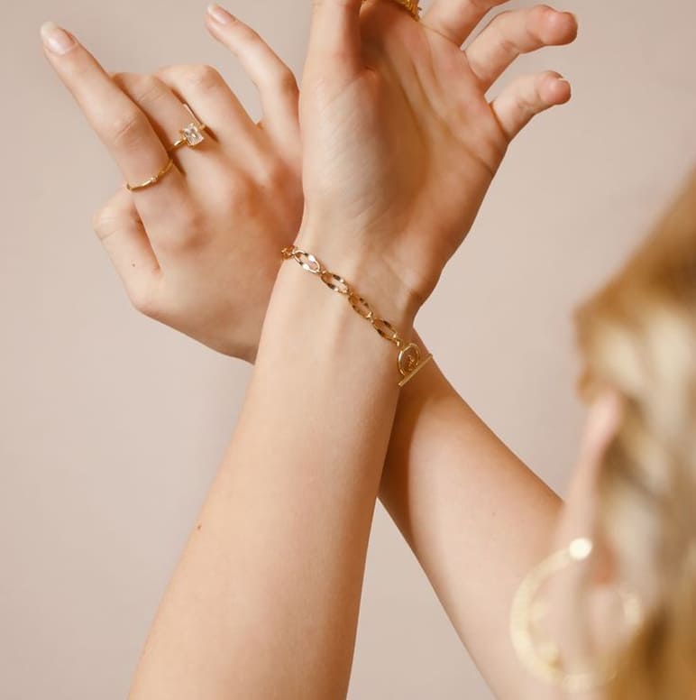 Styling with Sparkle – How to Choose the Perfect Jewelry for Every Occasion